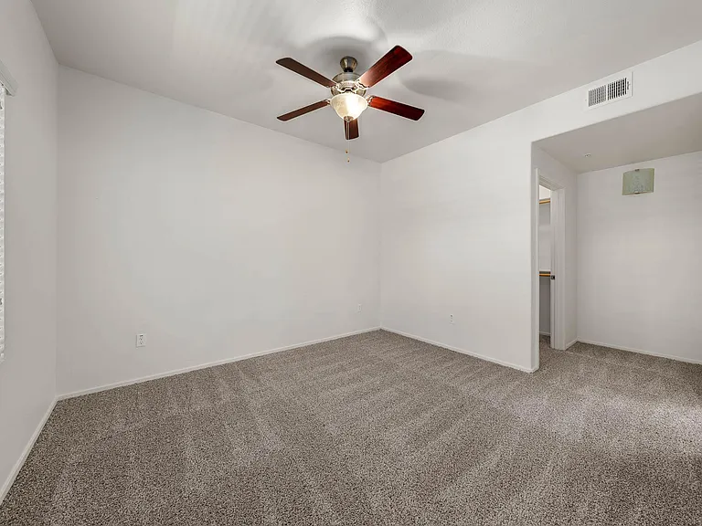 Altair Apartments — Photo 40