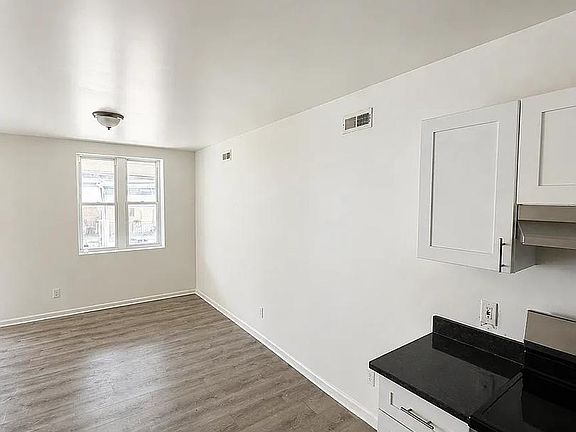 5th image of 125 N Wilton St