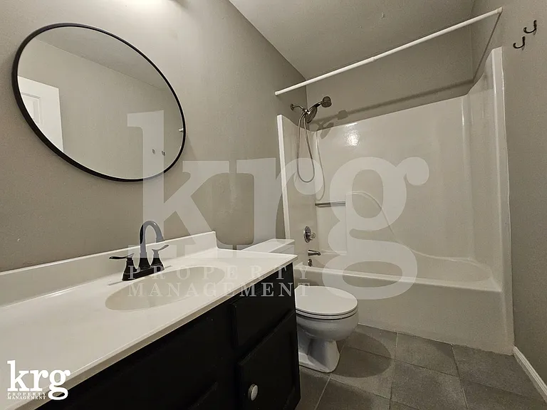 521 Tate St — Photo 8
