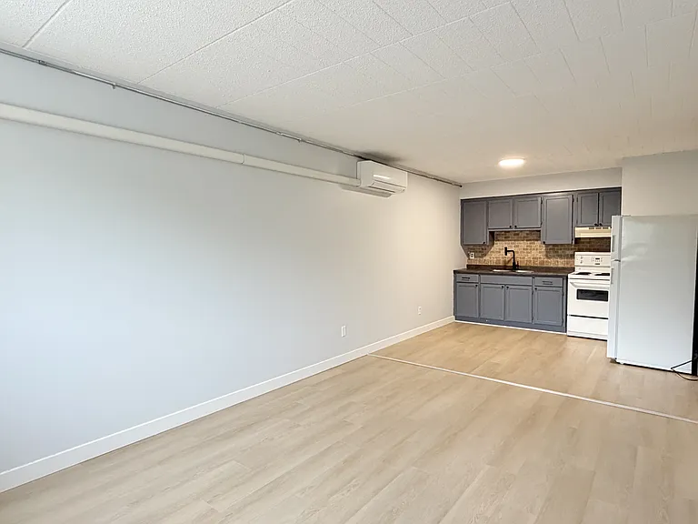 360 Tecumseh Rd W #205 — Photo 4