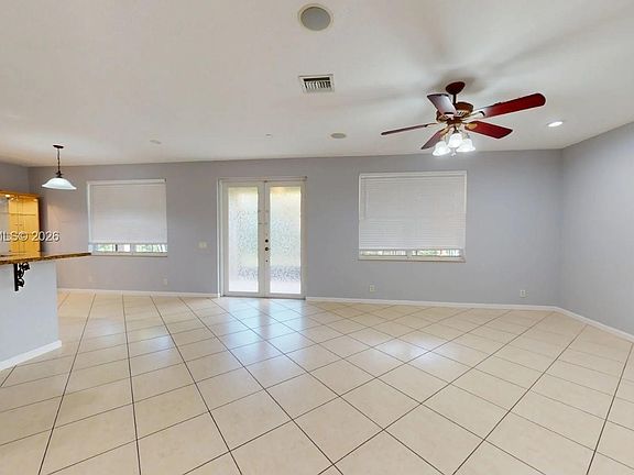 5th image of 624 Bald Cypress Rd