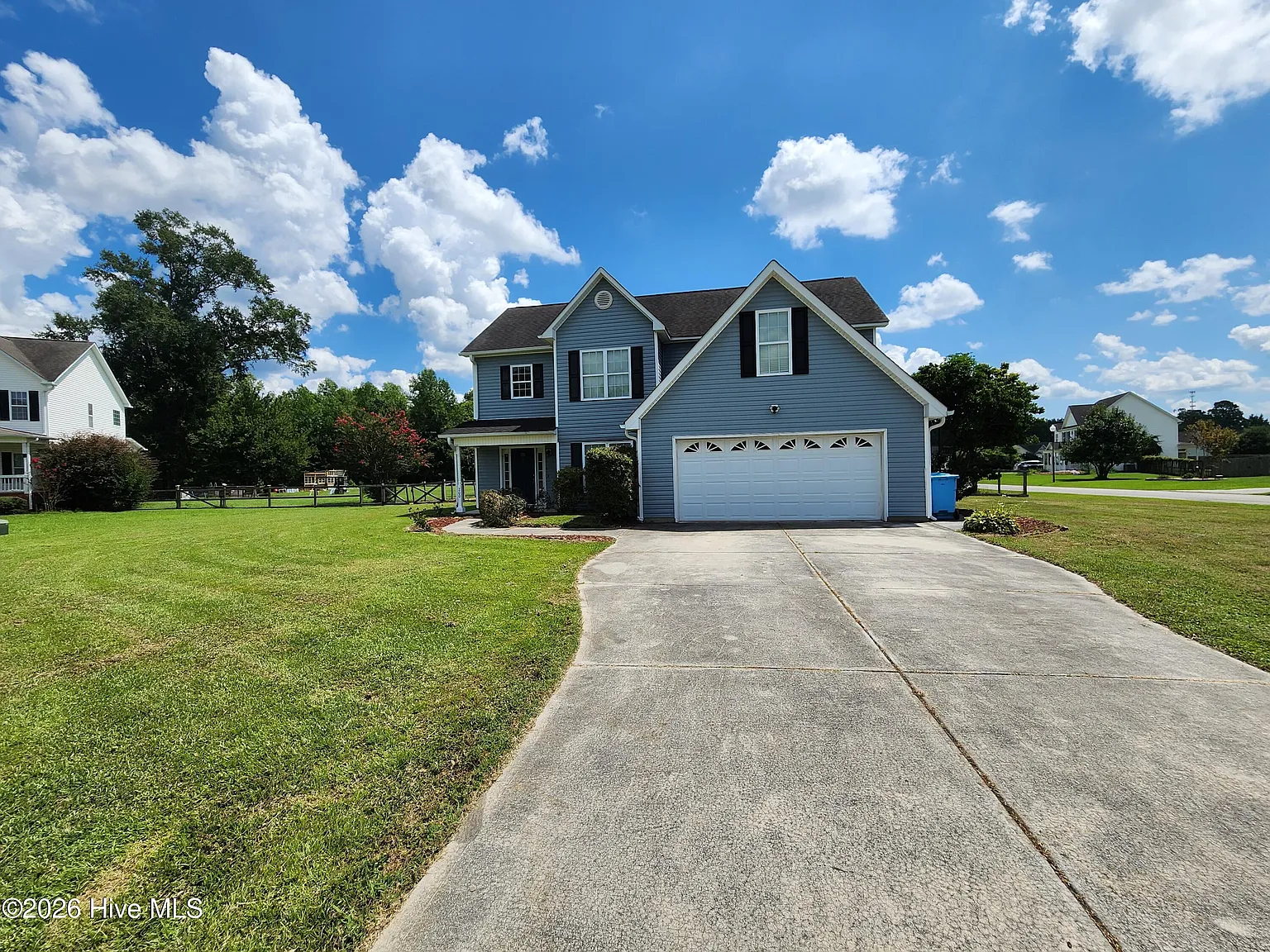 3 bed, 2.5 bath, $2,050 — Photo 2