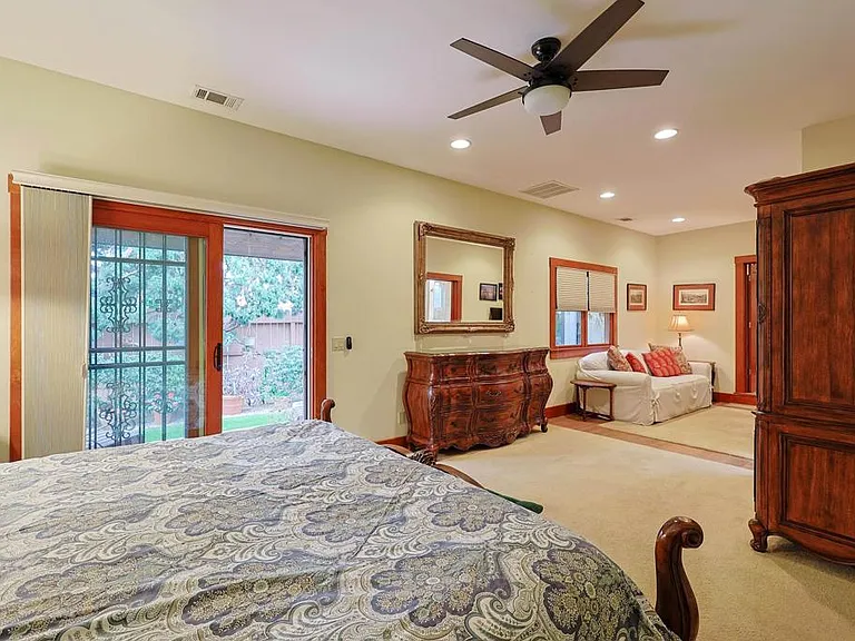 1027 Encino Row — Photo 23
