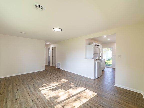 5th image of 7552 Beech Ave