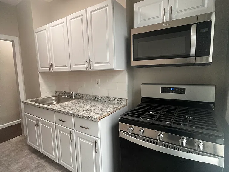 9 Bentley Ave #9 — Photo 1