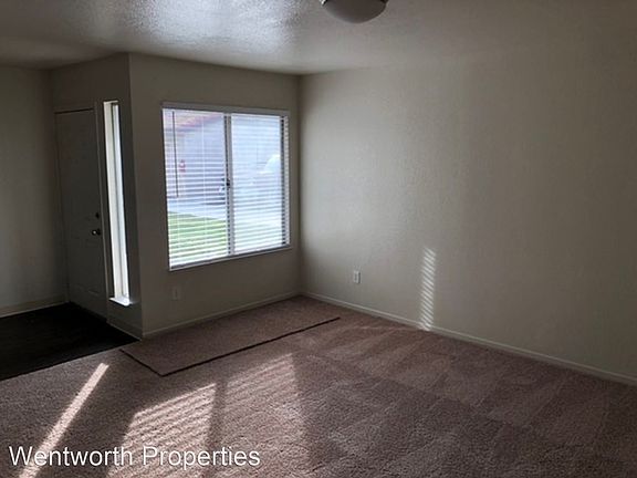 3rd image of 1460 Eastwood Ave Unit G