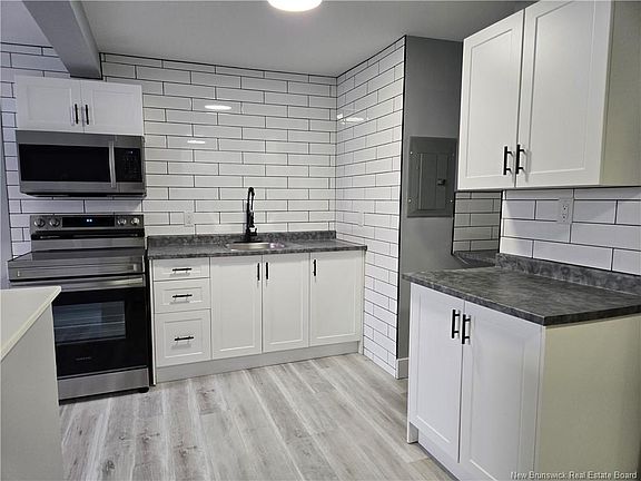 4th image of 1751 Main St