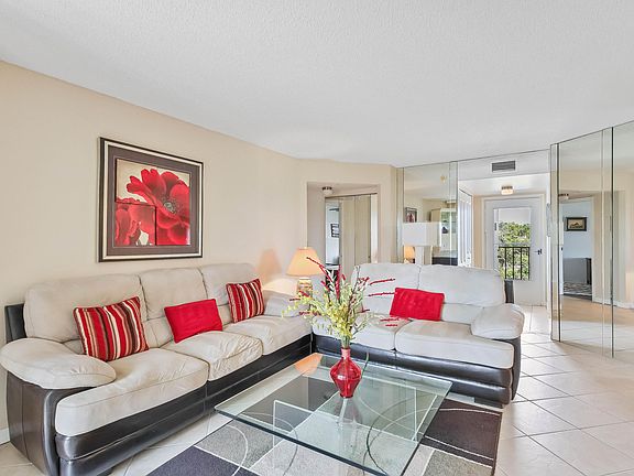 3rd image of 3951 Via Poinciana #511