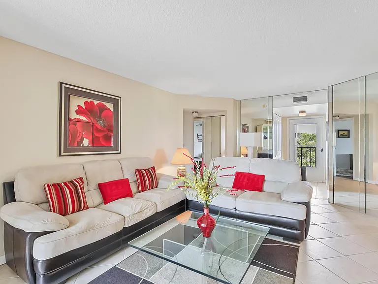 3951 Via Poinciana Way #511 — Photo 3