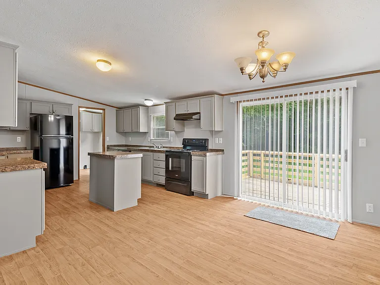 156 County Road 1304 — Photo 3