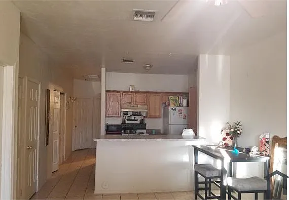 3344 N Stone Ave #2 — Photo 2
