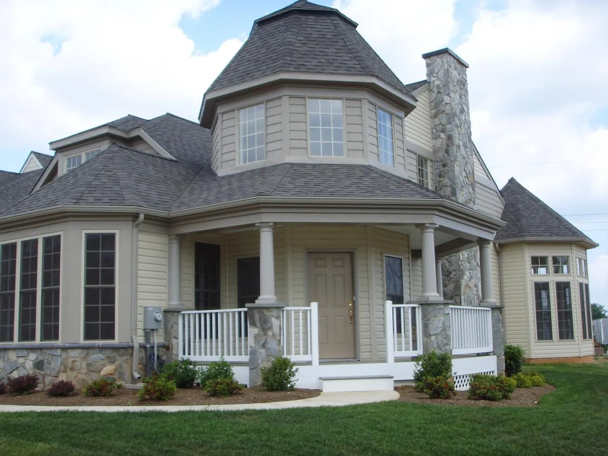 3 bed, 2.5 bath, 3566 sqft, $3,300 — Photo 2