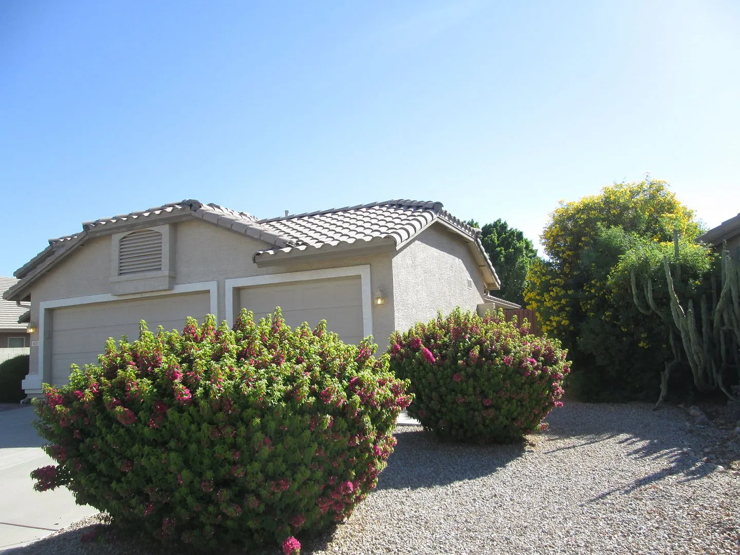 Beautiful 3-bedroom, 2-bath, 3-car garage — Photo 3