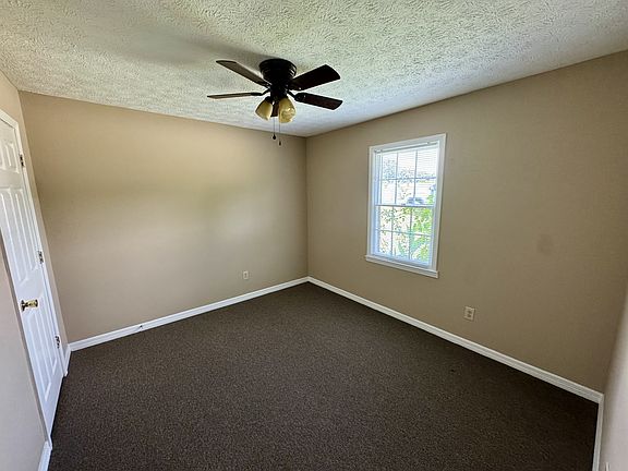 3rd image of 16467 Hampton Ln