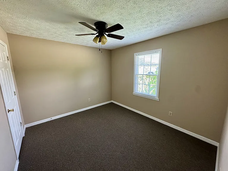 16467 Hampton Ln — Photo 3