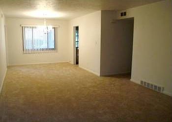 4th image of 727 Willow Dr