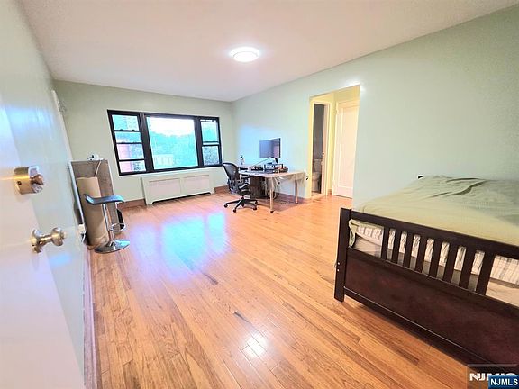 2nd image of 2163B N Central Rd #B