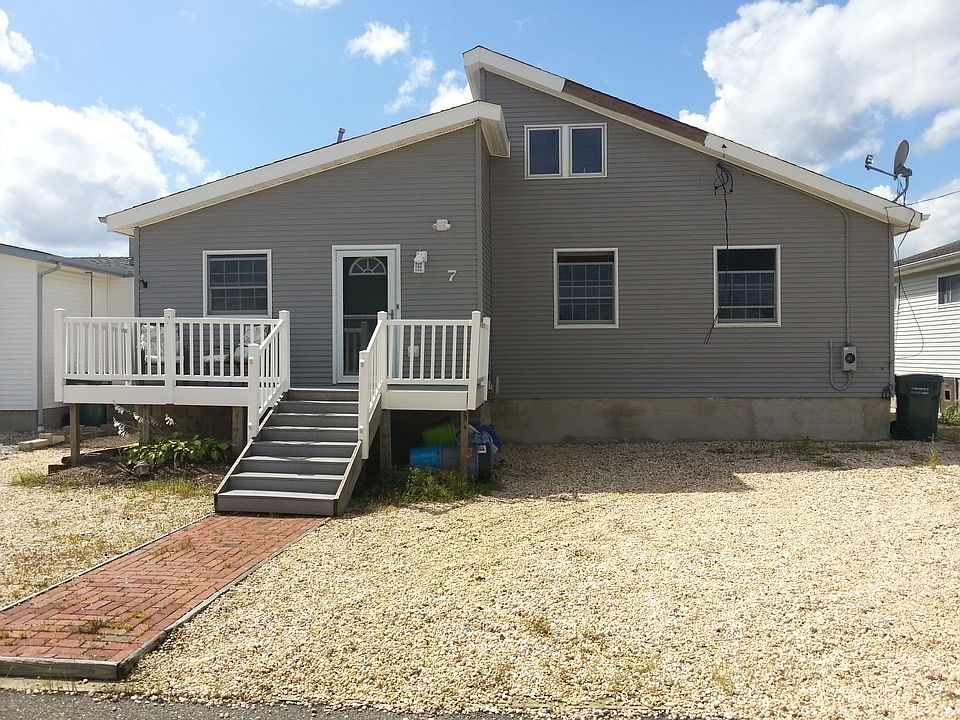 2nd image of 7 Hatteras Ct