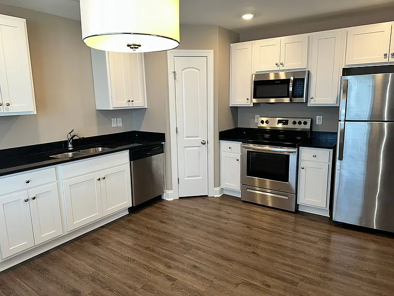 815 S Church St — Photo 3