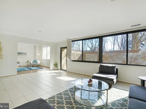 3713 S George Mason Dr APT T5w, Falls Church, VA 22041