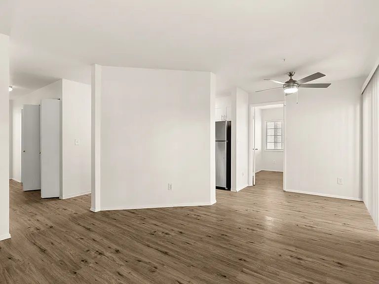 1 Bed 1 Bath with Den Deluxe - 840 Sq Ft 1 Bed 1 Bath with Den Deluxe - 840 Sq Ft