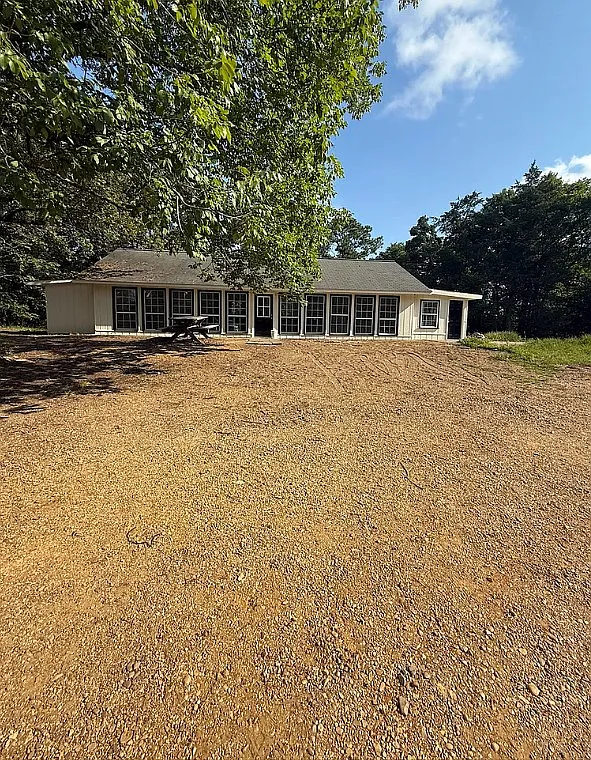 3 bed, $1,800 — Photo 2
