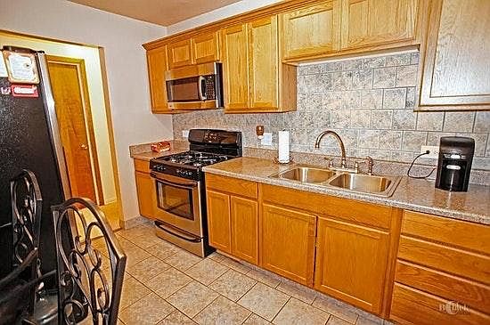 4th image of 1011 N Lewis Ave
