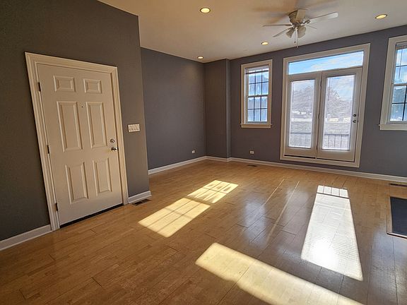 4th image of 511 N Hartland Ct #2N