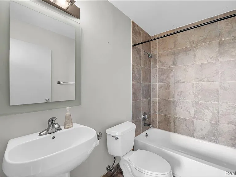 6533 E Jefferson Ave #431 — Photo 12
