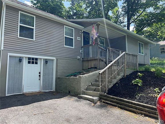 3rd image of 4982 Aitchison Rd