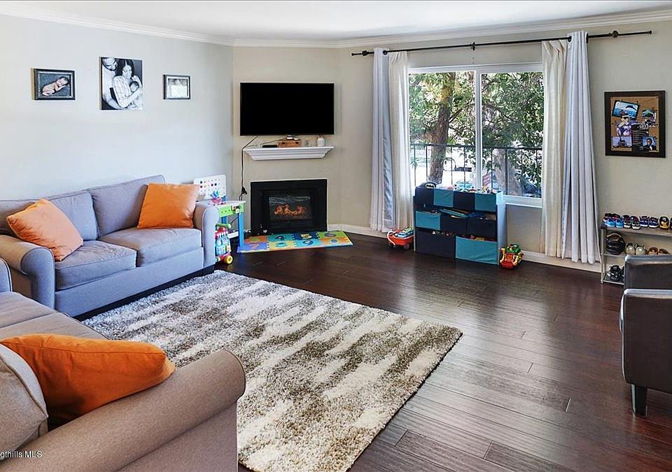 1st image of 216 W Tujunga Ave APT B