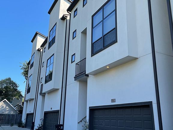 Enjoy a West facing home with a lot of natural light. Home is situated between two lots with Bungalow style homes (No light obstruction)