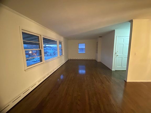 4th image of 525 E Beech St APT 2