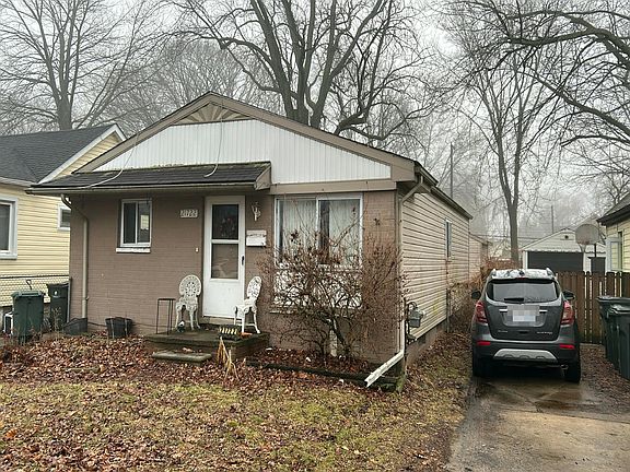 2nd image of 21722 Elizabeth St