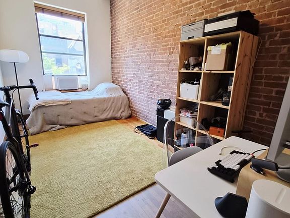 4th image of 27 W 75th St APT 4A
