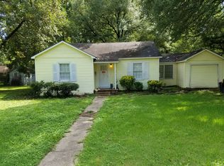 705 E 9th St, Cameron, TX 76520