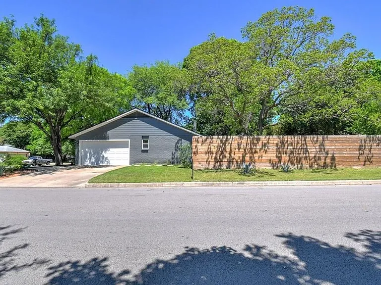 6605 Clubway Ln — Photo 22