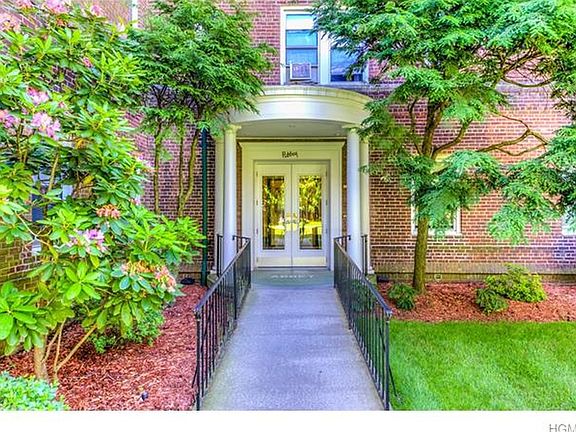 3rd image of 90 Bryant Ave APT 4BA