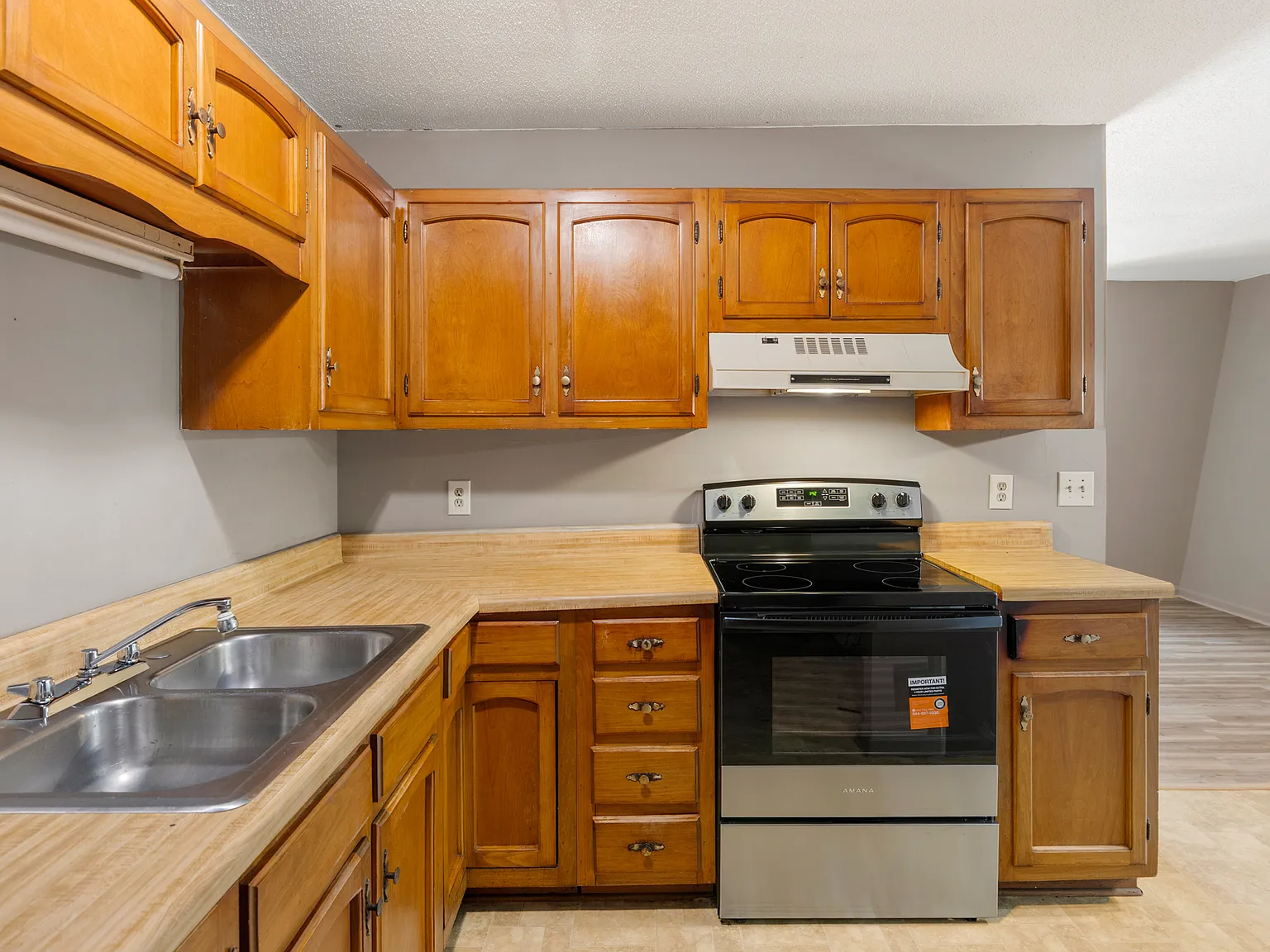 2 bed, 900 sqft, $995 — Photo 2
