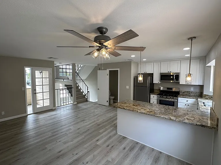 455 E St #4 — Photo 1