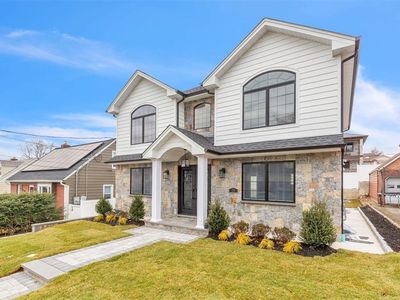 26 Albertson Parkway, Albertson, NY, 11507