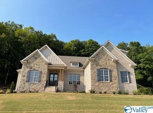 81 McMullen Ln SE, Owens Cross Roads, AL 35748