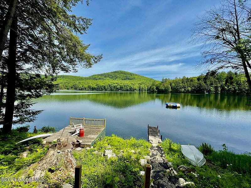 2nd image of 124 N Copeland Pond Way