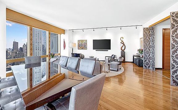 4th image of 25 Columbus Cir APT 65A