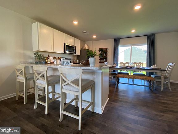 5th image of 407 Teak Dr