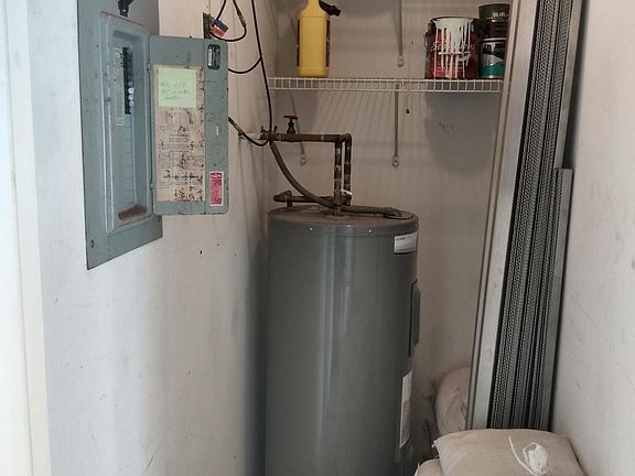 5th image of 8757 Cocoa Ct