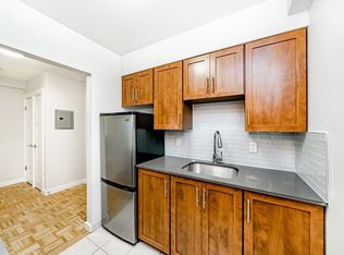 155 E 19th St #104, North Vancouver, BC