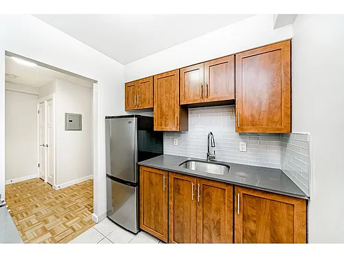 155 E 19th St #104 Photo 1