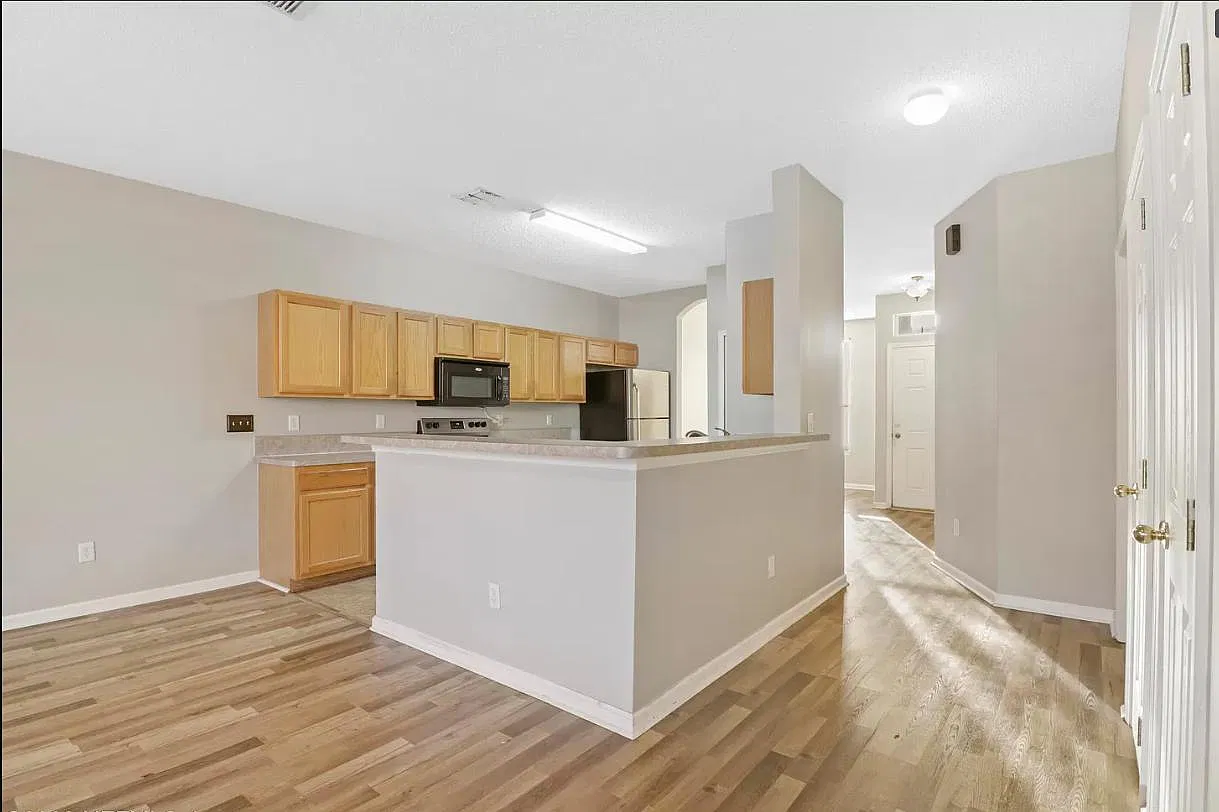 1131 Lee Rd — Photo 3
