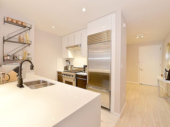 5th image of 255 Hudson St APT 8C